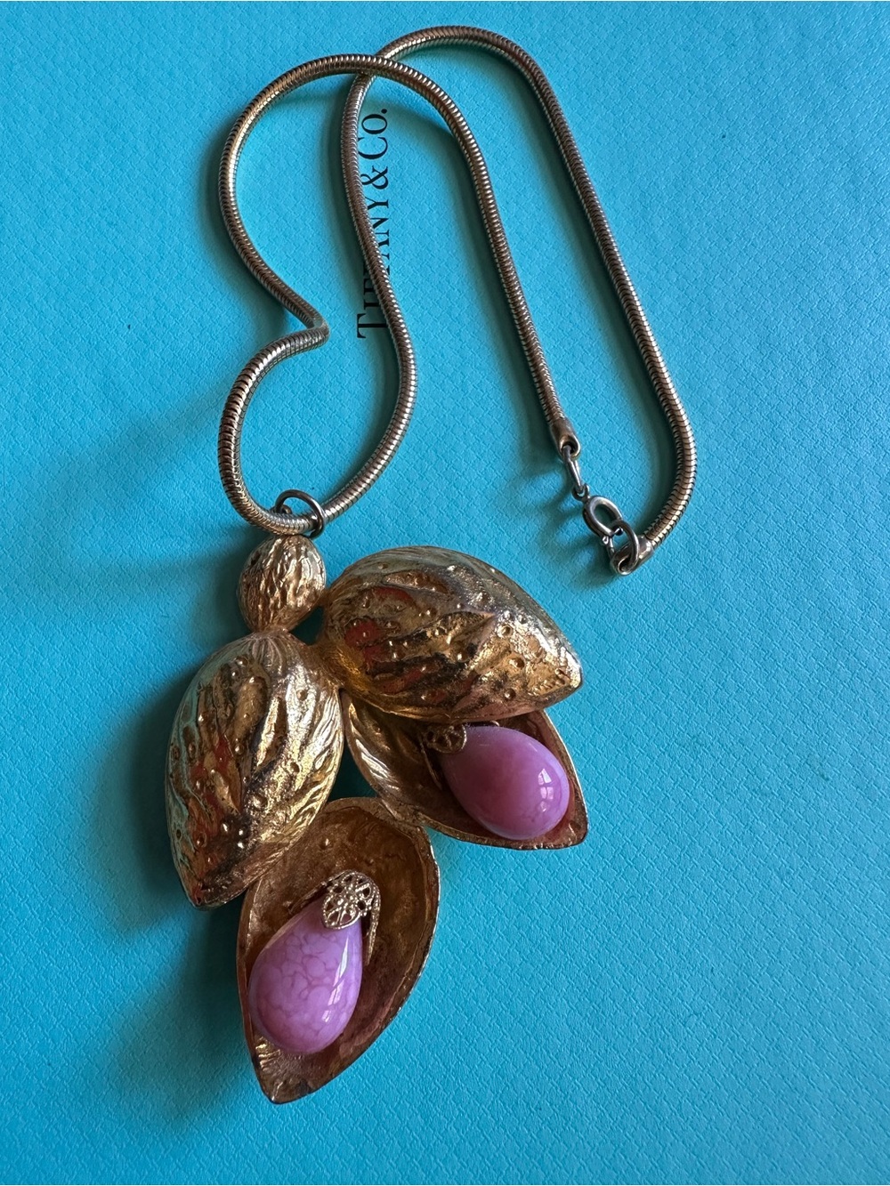Vintage Obscure 60s Almond With Glass Polished Center Necklace